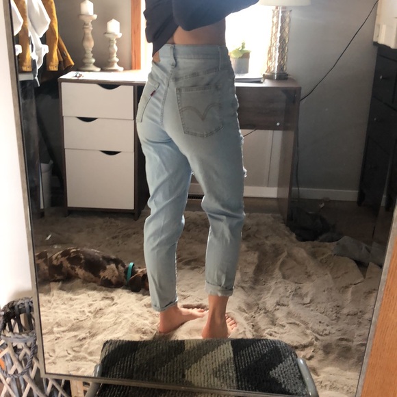 High waisted light wash Taper levi jeans - Picture 2 of 4